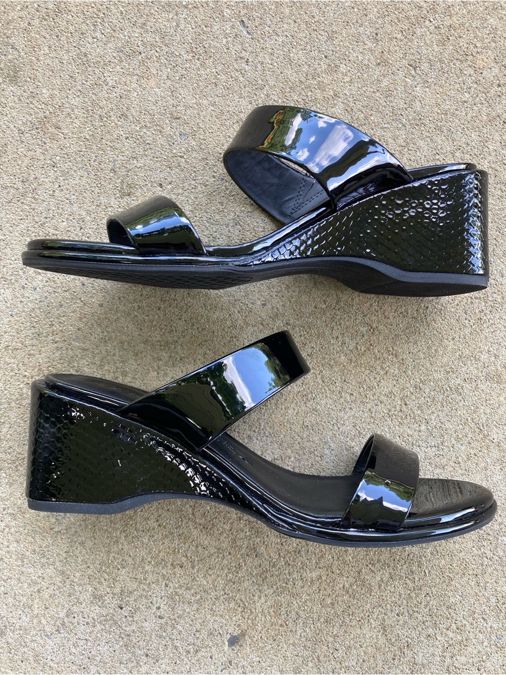 Aerosoles Women’s Black Patent Wedge Slide Sandals Size 7.5